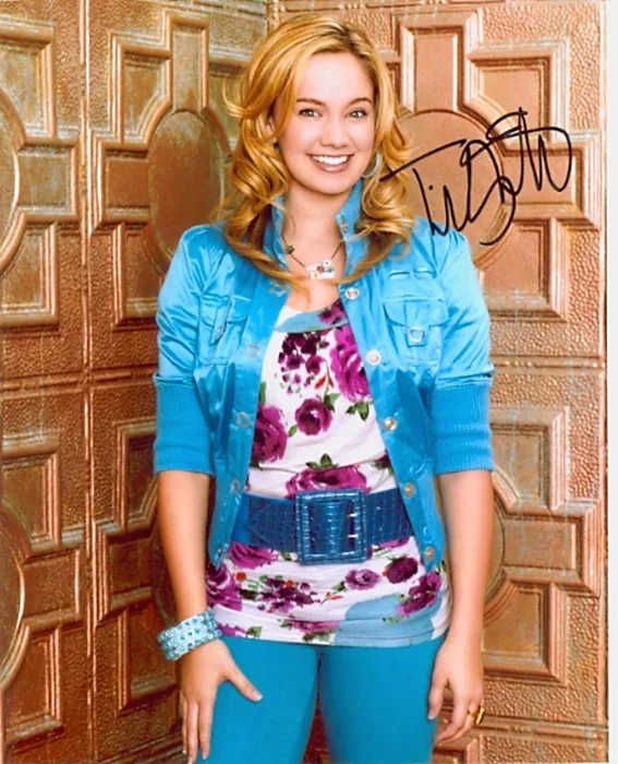 Tiffany Thornton autograph
