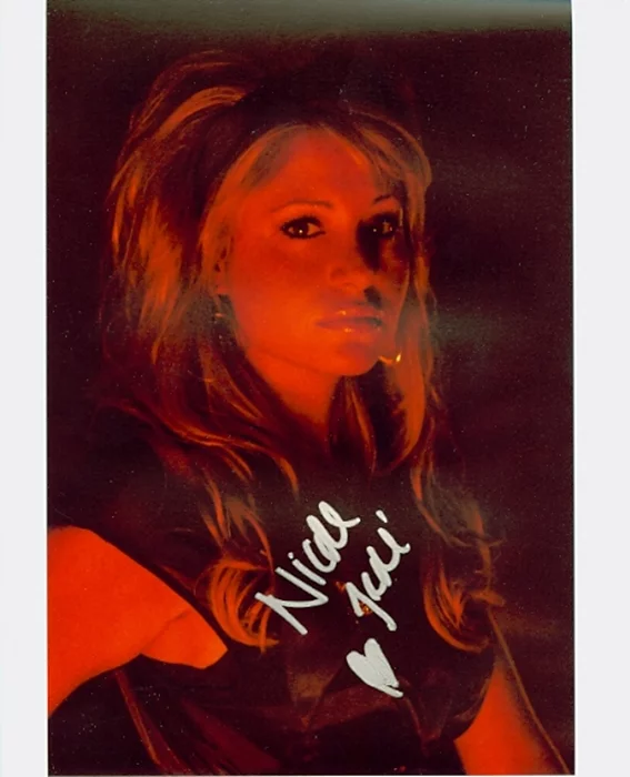 Nicole Zeoli autograph