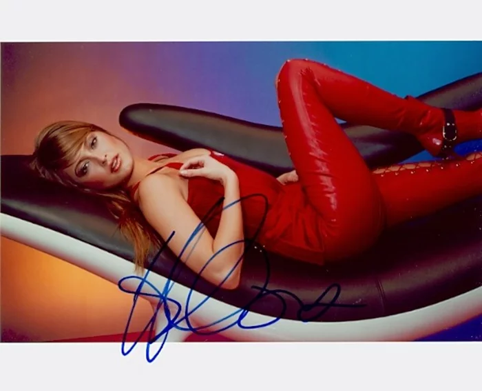 Holly Valance autograph