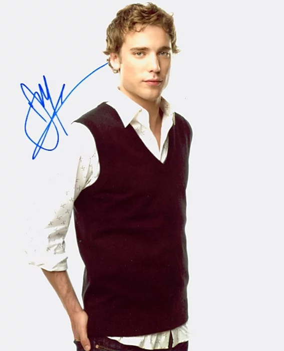 Dustin Milligan autograph
