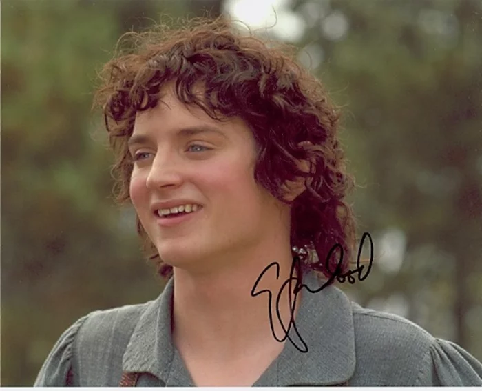 Elijah Wood autograph