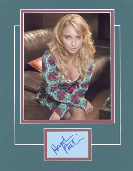 Hayden Panettiere autograph