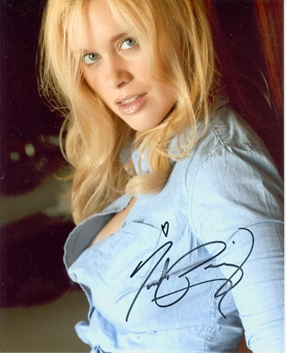 Tarah Paige autograph