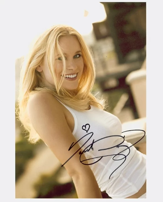 Tarah Paige autograph