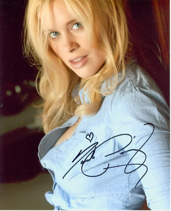 Tarah Paige autograph