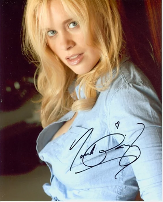 Tarah Paige autograph