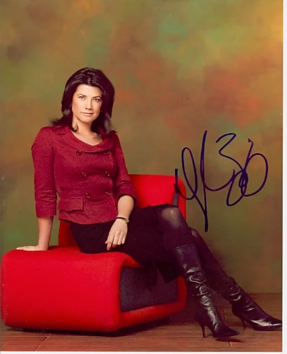 Daphne Zuniga autograph