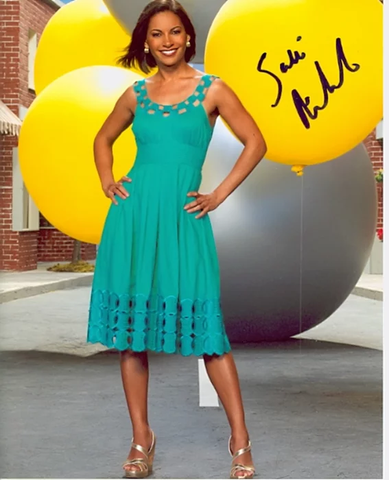 Salli Richardson-Whitfield autograph