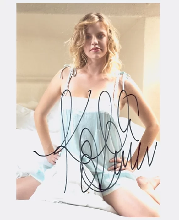 Kelli Garner autograph