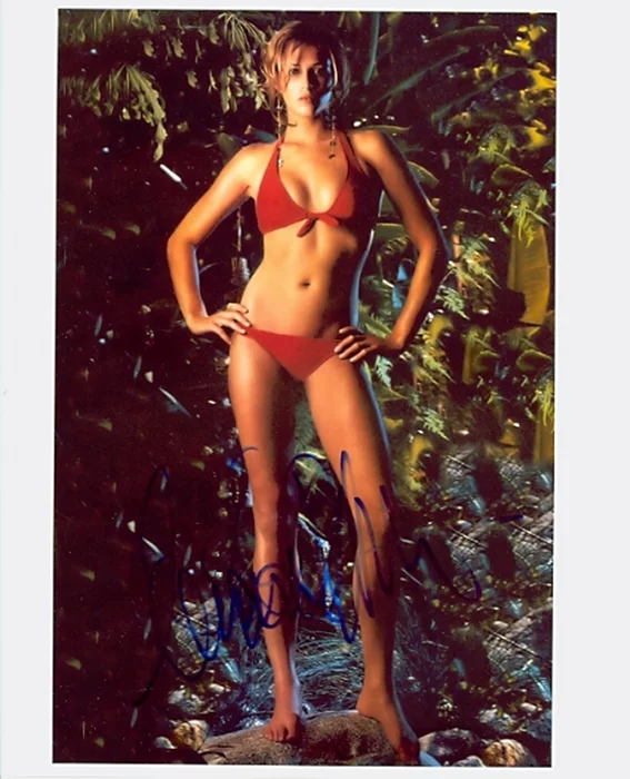 Amanda Righetti autograph