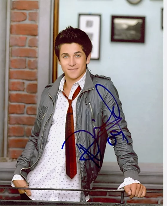 David Henrie autograph