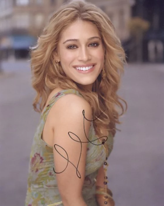 Lizzy Caplan autograph
