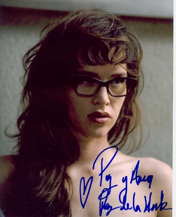 Paz de la Huerta autograph
