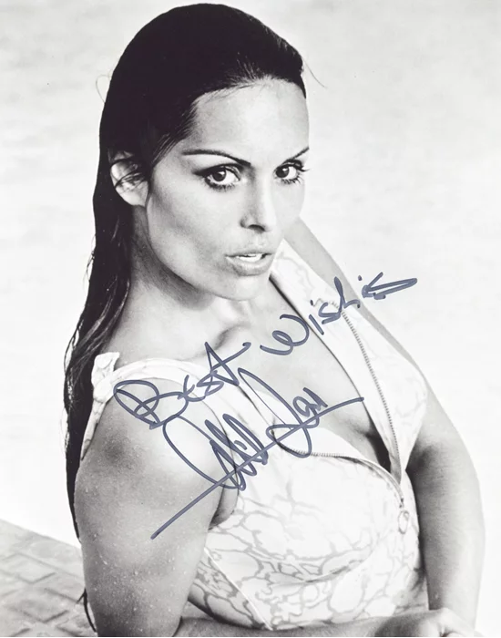 Daliah Lavi autograph