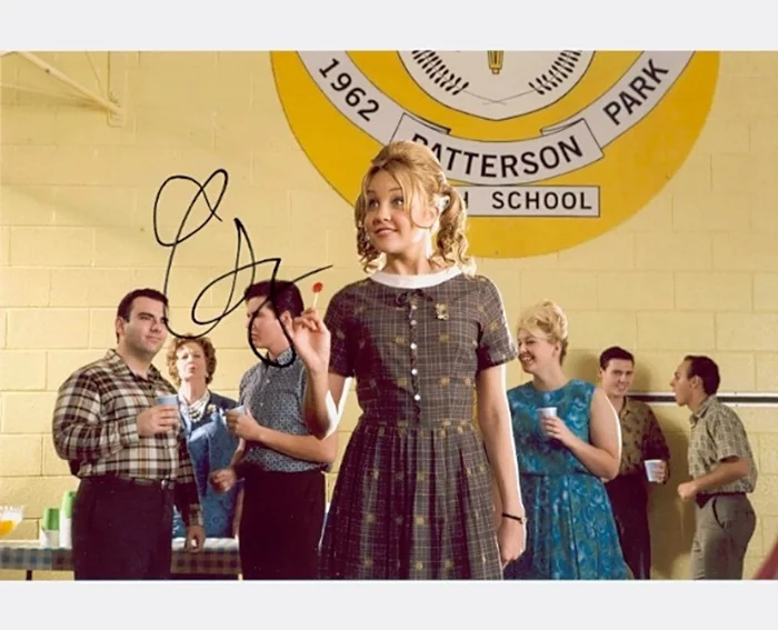 Amanda Bynes autograph