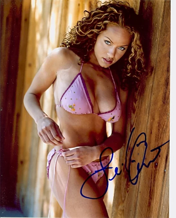 Leila Arcieri autograph