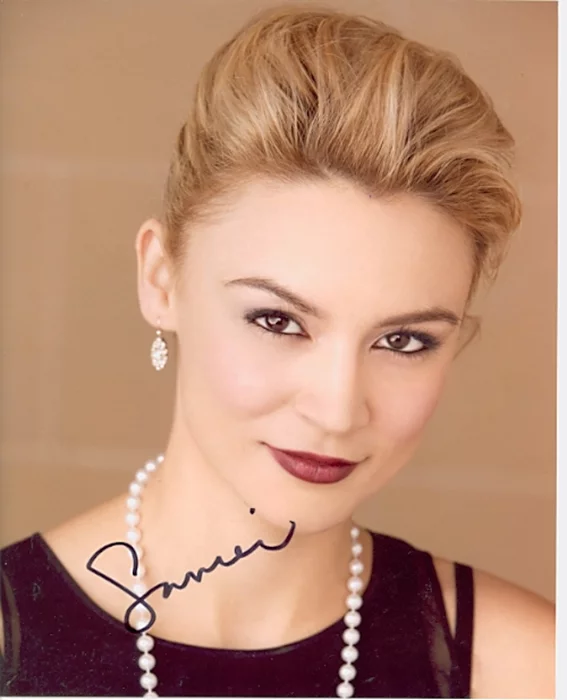 Samaire Armstrong autograph