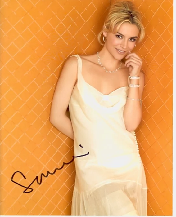 Samaire Armstrong autograph