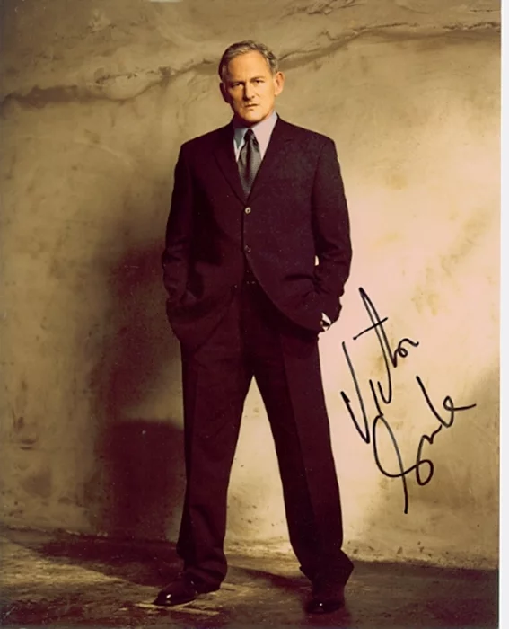 Victor Garber autograph