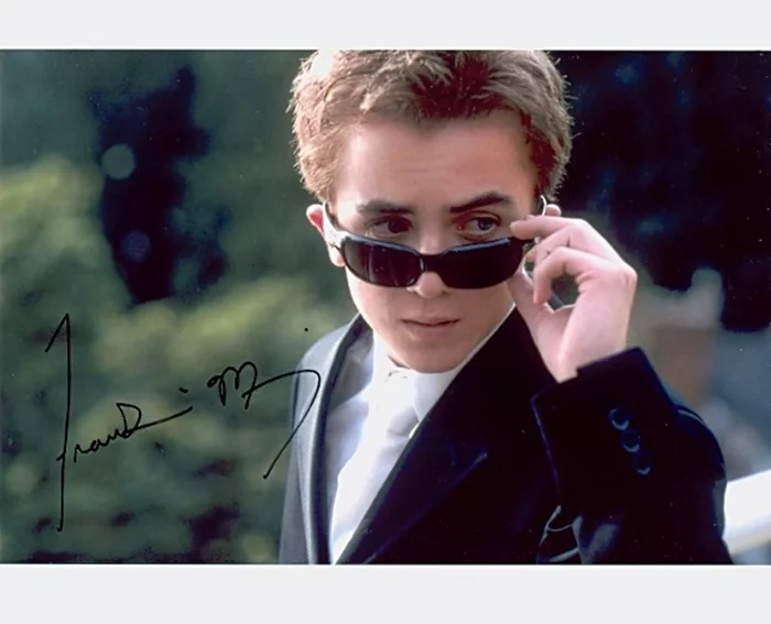 Frankie Muniz autograph