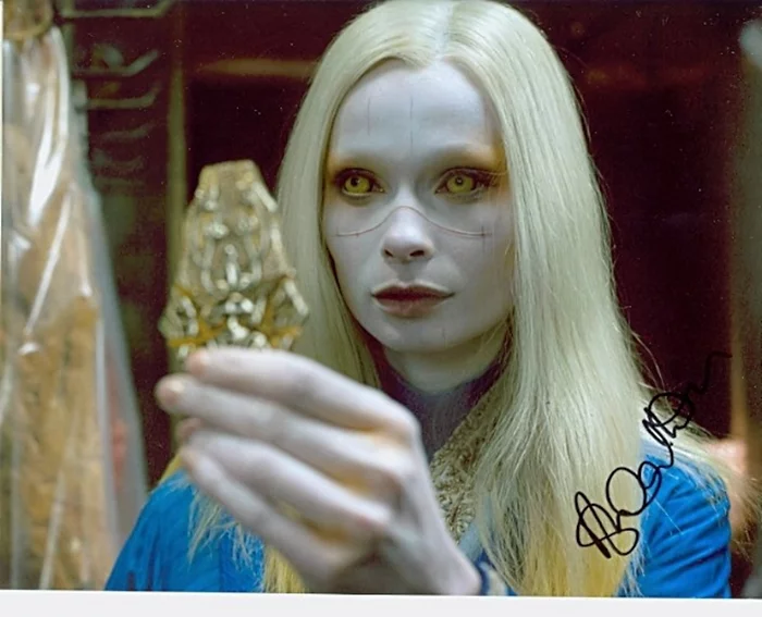Anna Walton autograph