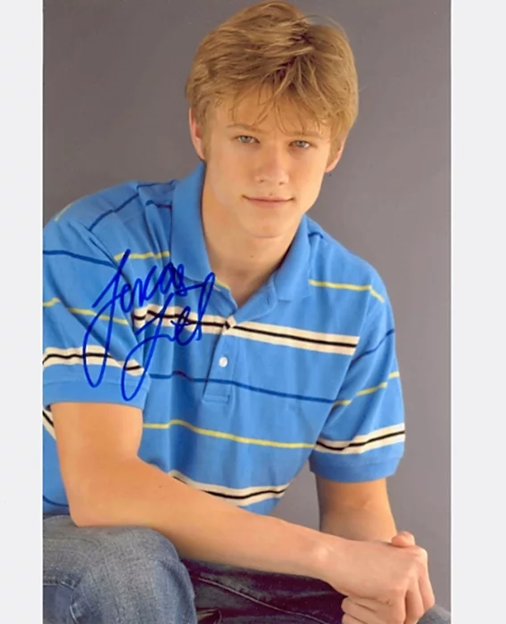 Lucas Till autograph