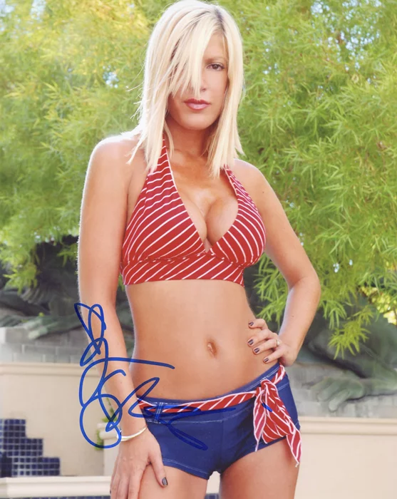 Tori Spelling autograph