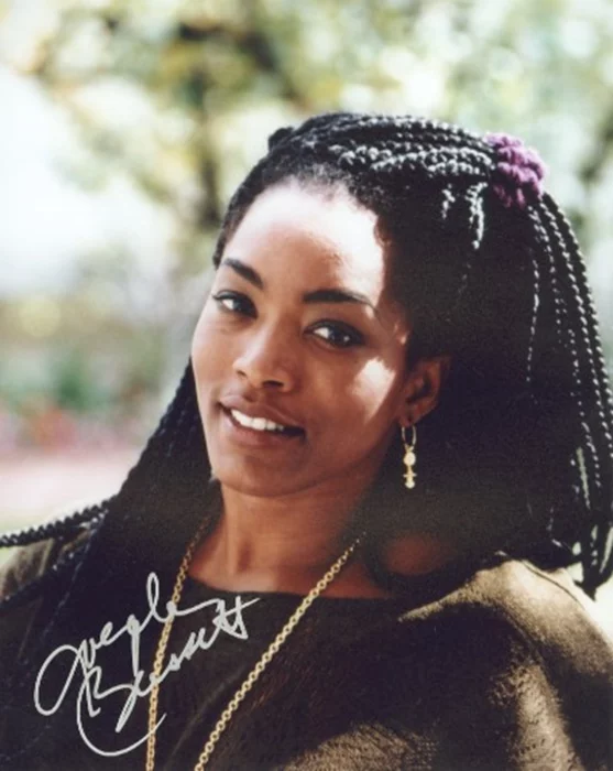 Angela Bassett autograph