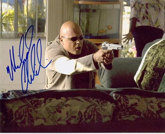 Michael Chiklis autograph