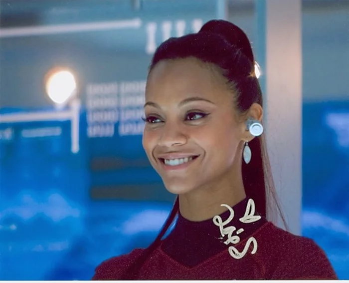 Zoe Saldana autograph