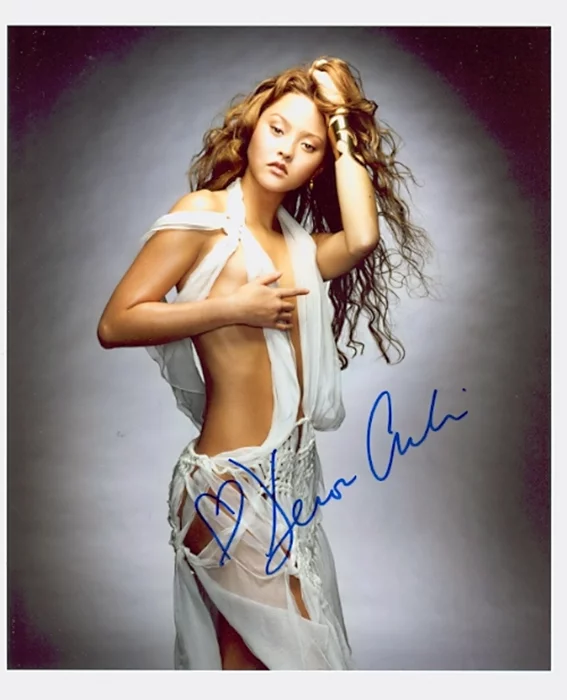 Devon Aoki autograph