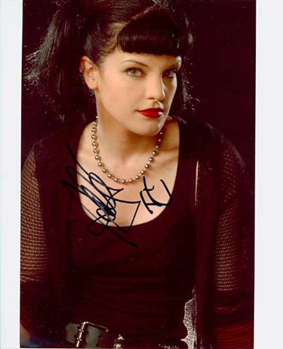 Pauley Perrette autograph