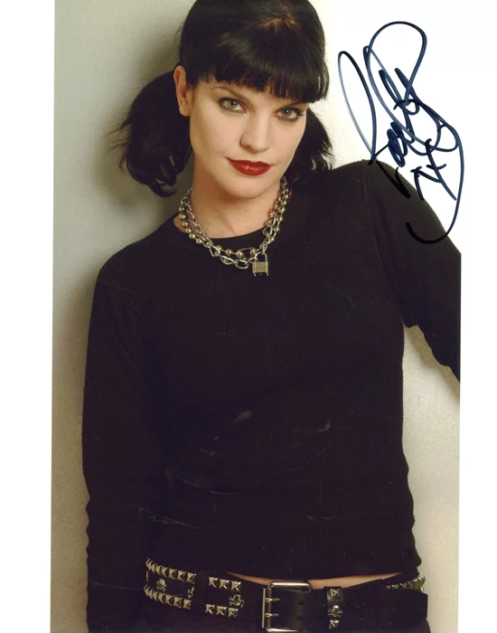 Pauley Perrette autograph