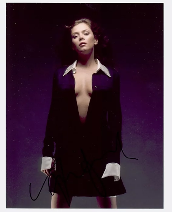 Anna Friel autograph