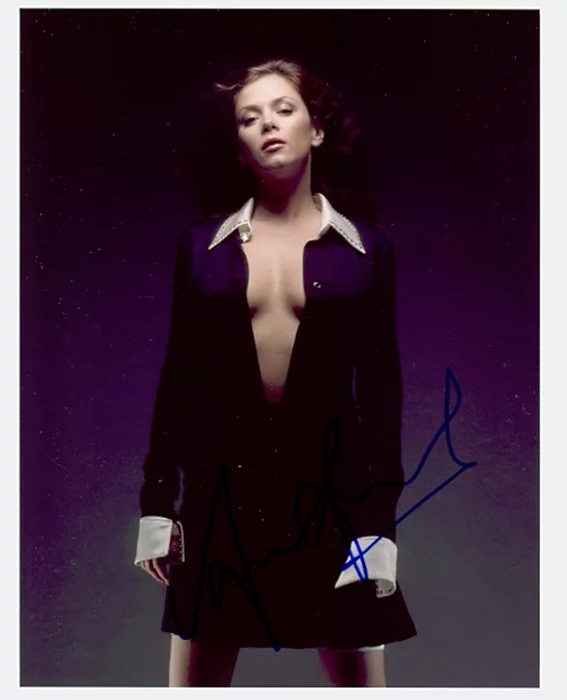 Anna Friel autograph