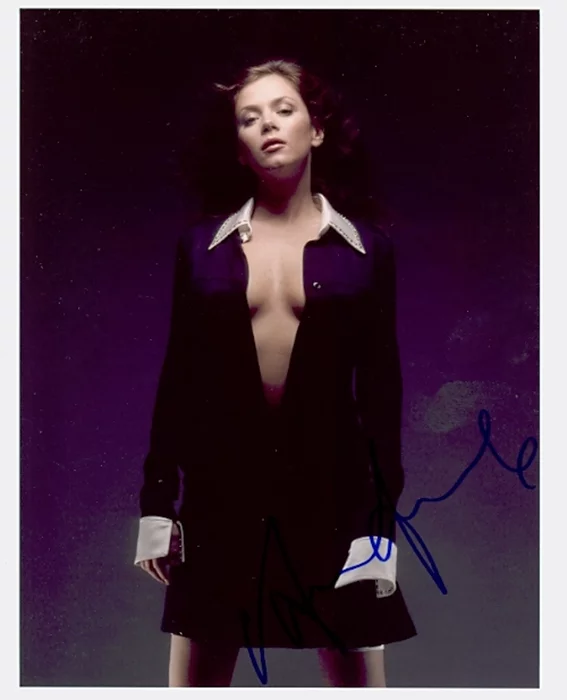 Anna Friel autograph