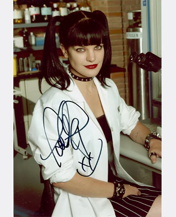 Pauley Perrette autograph