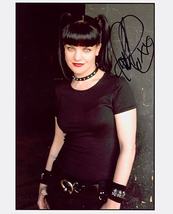 Pauley Perrette autograph