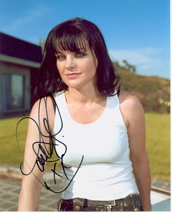 Pauley Perrette autograph