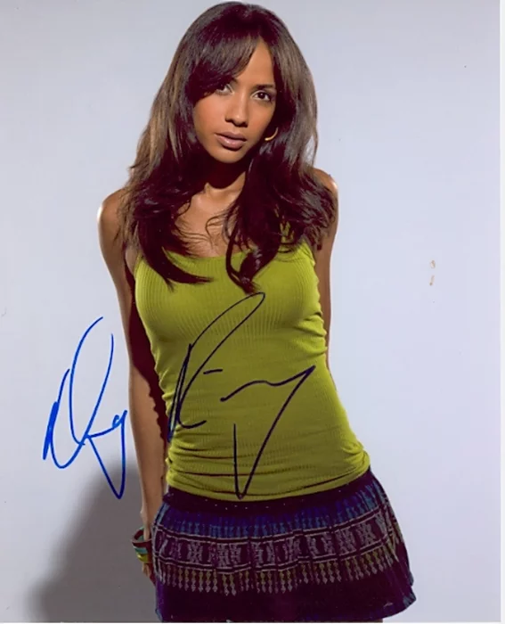 Dania Ramirez autograph