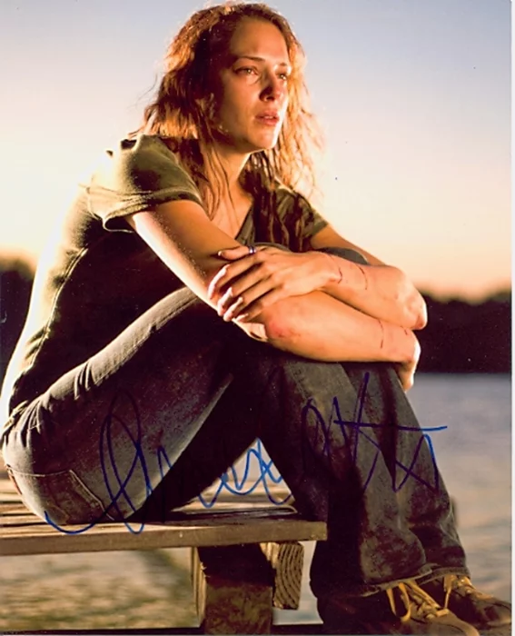 Amanda Righetti autograph