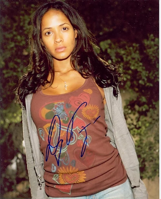 Dania Ramirez autograph