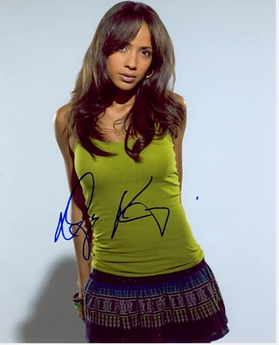 Dania Ramirez autograph