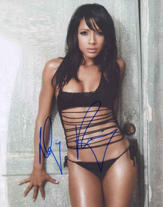 Dania Ramirez autograph