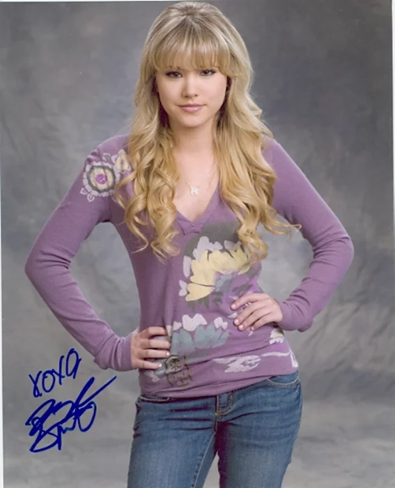 Taylor Spreitler autograph