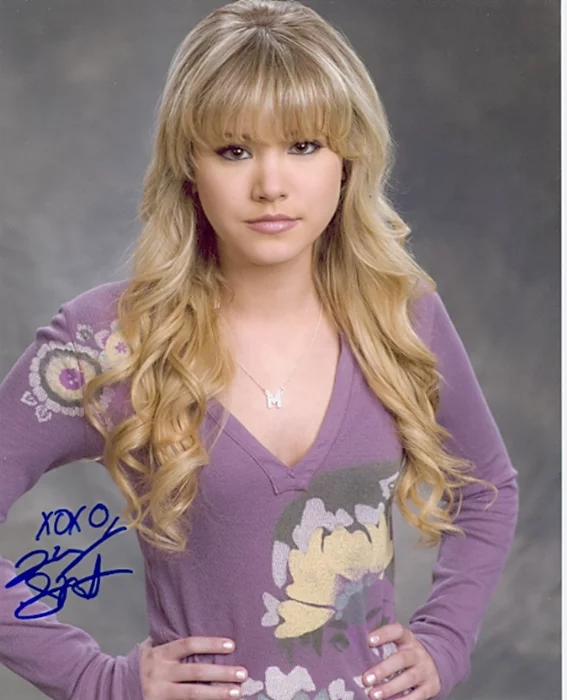 Taylor Spreitler autograph