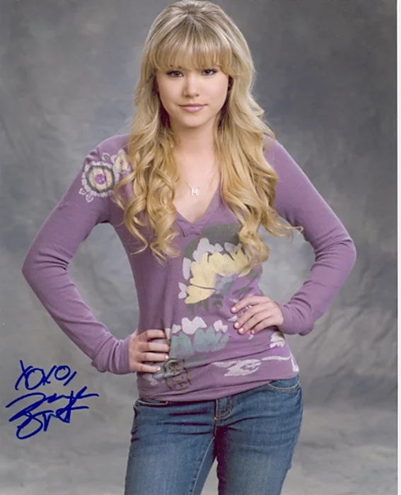 Taylor Spreitler autograph