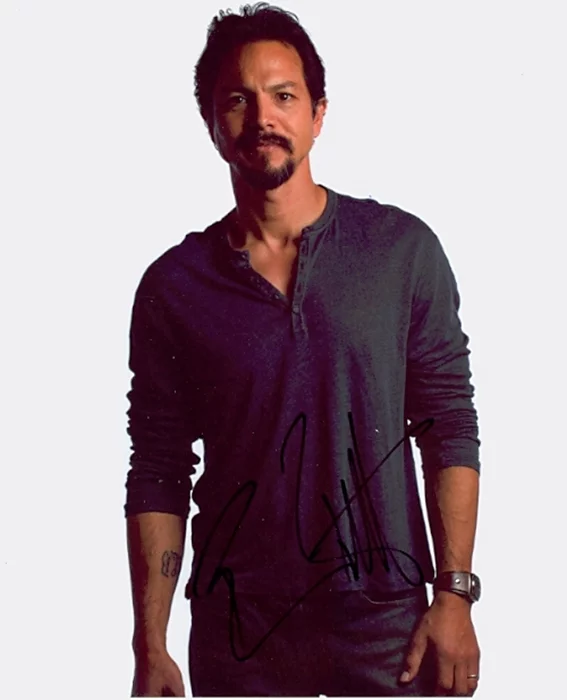 Benjamin Bratt autograph