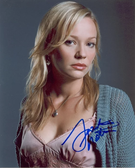 Samantha Mathis autograph