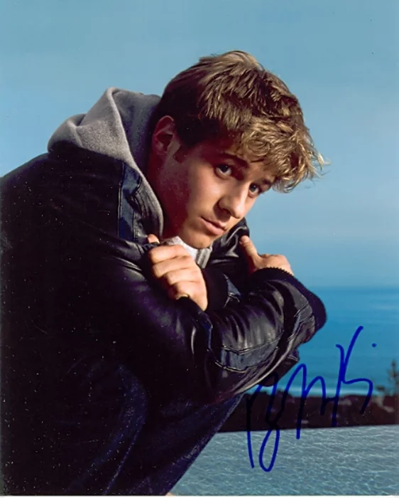 Benjamin McKenzie autograph